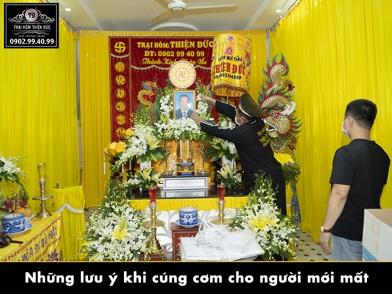 Tìm hiểu nghi thức cúng cơm trong tang lễ của người Việt Nam