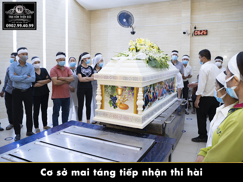 Tổ chức đám tang ở nhà tang lễ có mắc không?