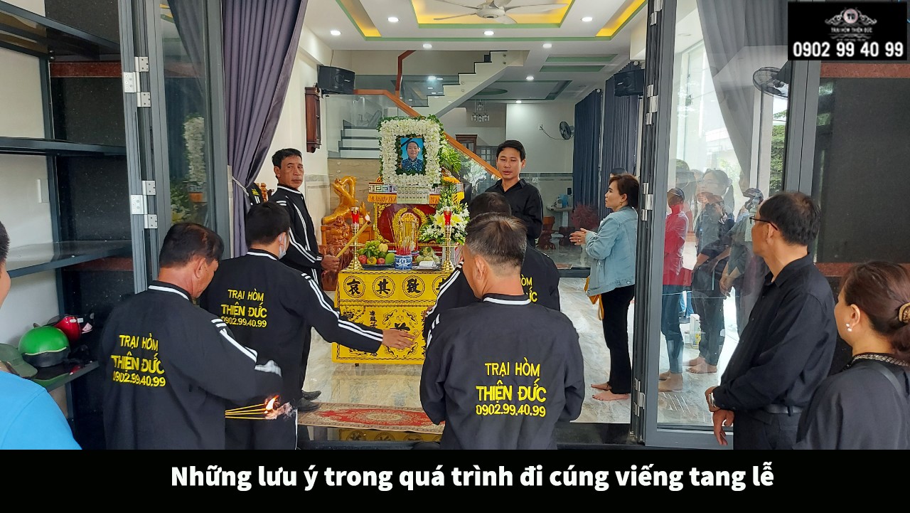 Vì sao phải đốt vía sau khi viếng đám tang về nhà